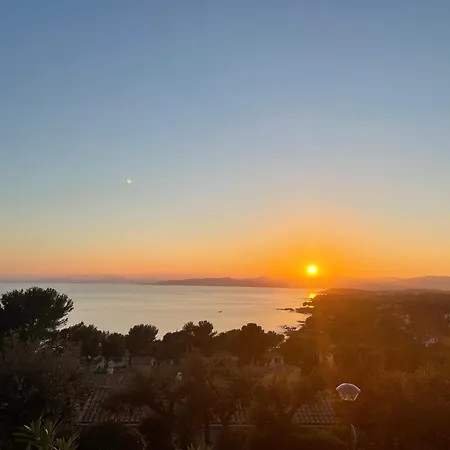 Charming Loft With Sea View アパート Saint-Raphaël